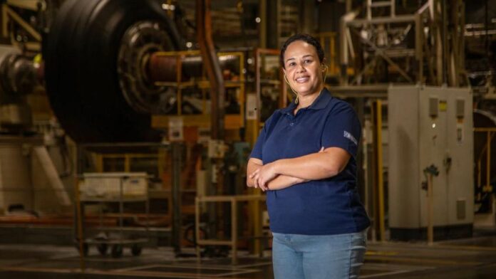 Operadores de produção trabalhando na fábrica da Michelin em Campo Grande-RJ. Operadores de produção trabalhando na fábrica da Michelin em Campo Grande-RJ. Operadores de produção trabalhando na fábrica da Michelin em Campo Grande-RJ. vagas de operador